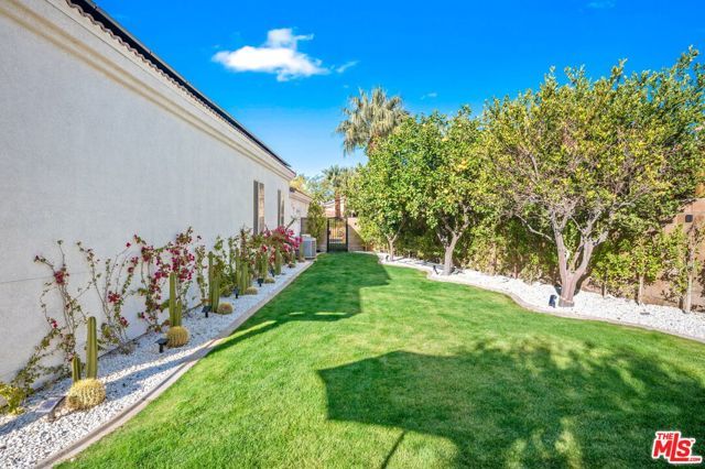 1083 E Circulo San Sorrento Road, Palm Springs, CA 92262