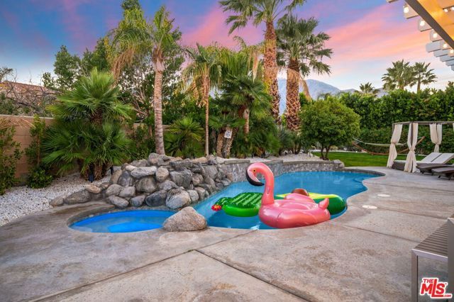 1083 E Circulo San Sorrento Road, Palm Springs, CA 92262