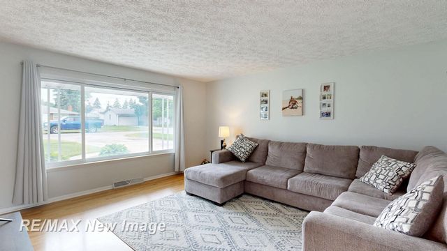 2670 Valley Drive, Saginaw, MI 48603