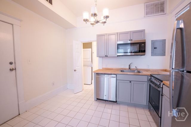 816 Drayton Street 2D, Savannah, GA 31401