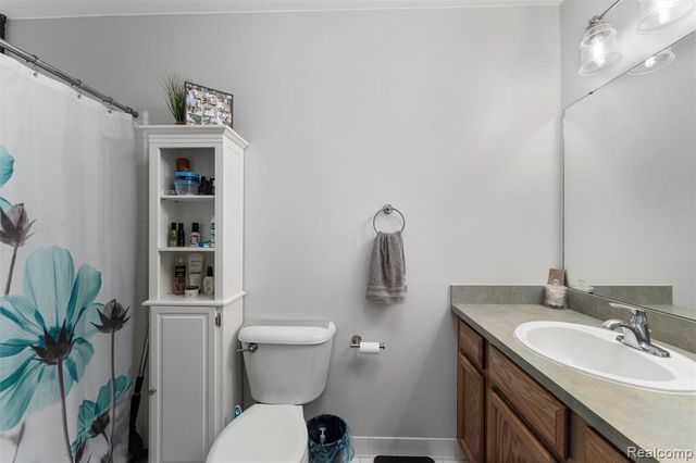 35074 Windsor Drive, New Baltimore, MI 48047