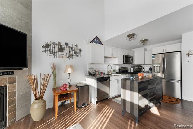 35074 Windsor Drive, New Baltimore, MI 48047