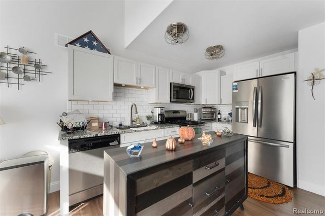 35074 Windsor Drive, New Baltimore, MI 48047