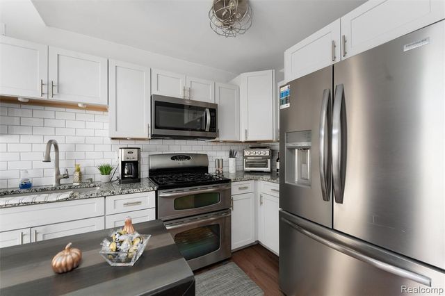 35074 Windsor Drive, New Baltimore, MI 48047