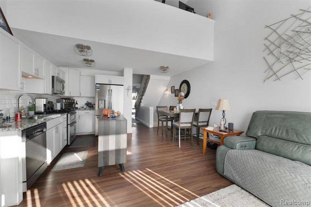 35074 Windsor Drive, New Baltimore, MI 48047