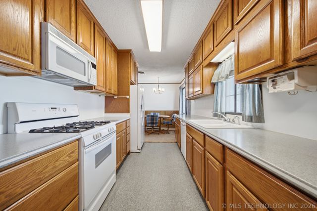 16870 S Yale Avenue, Bixby, OK 74008