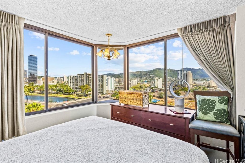 444 Niu Street 914, Honolulu, HI 96815