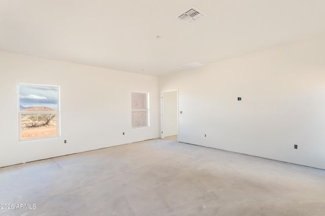 9413 S Caballero Loop, Hereford, AZ 85615