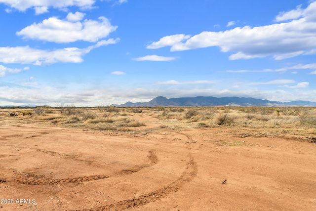 9413 S Caballero Loop, Hereford, AZ 85615