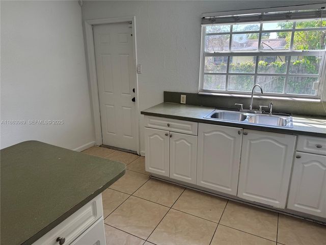 1178 NW 105th Terrace, Miami, FL 33150