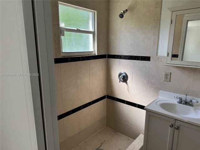 1178 NW 105th Terrace, Miami, FL 33150