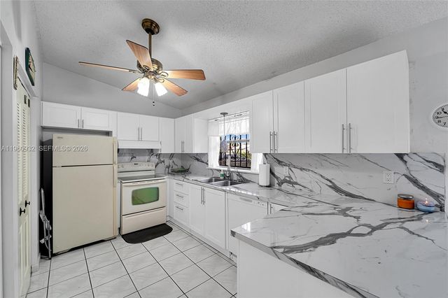 6141 Funston St, Hollywood, FL 33023