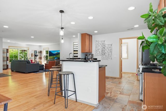 7021 Carmichael Avenue SE, Snoqualmie, WA 98065