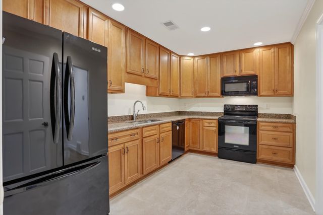 2243 W GLENALDEN DR, Germantown, TN 38139