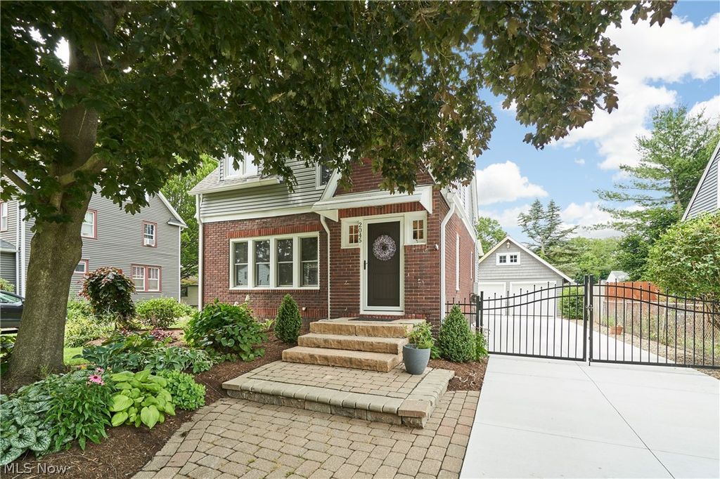 2045 Lorena Avenue, Akron, OH 44313