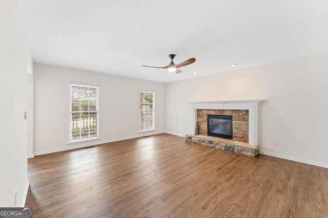 186 W Chestnut Way, Dallas, GA 30132