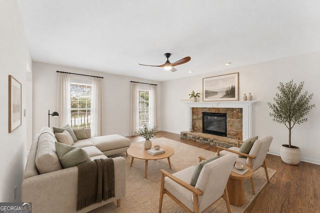186 W Chestnut Way, Dallas, GA 30132