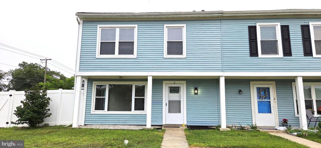 2 LITTLE CT, Sicklerville, NJ 08081