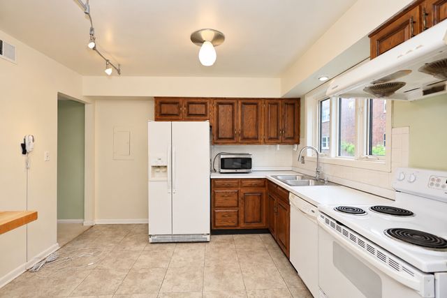 2001 Sherman Avenue 407, Evanston, IL 60201