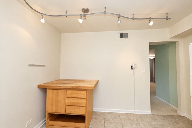 2001 Sherman Avenue 407, Evanston, IL 60201