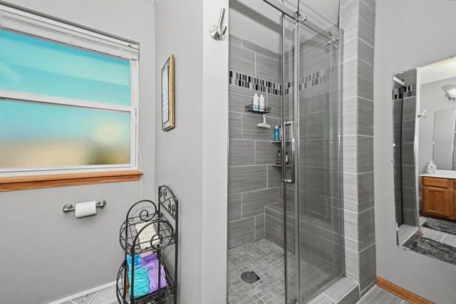 5730 Eagle Point DRIVE, Racine, WI 53406