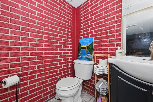 5730 Eagle Point DRIVE, Racine, WI 53406