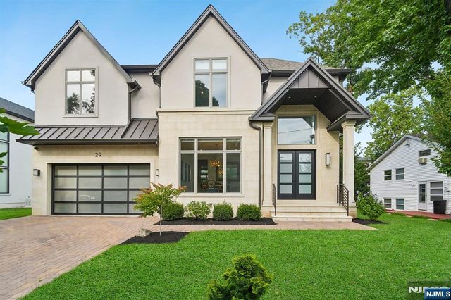 29 Roslyn Avenue, Englewood Cliffs, NJ 07632