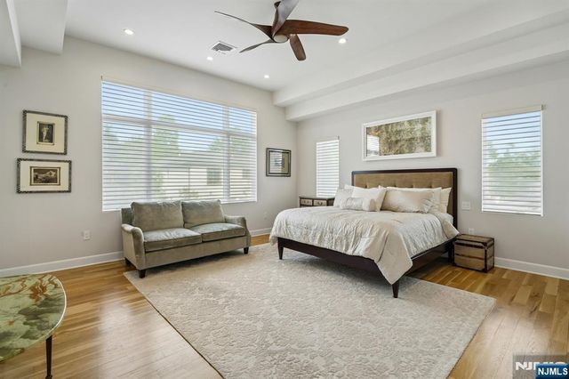 29 Roslyn Avenue, Englewood Cliffs, NJ 07632