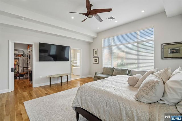 29 Roslyn Avenue, Englewood Cliffs, NJ 07632