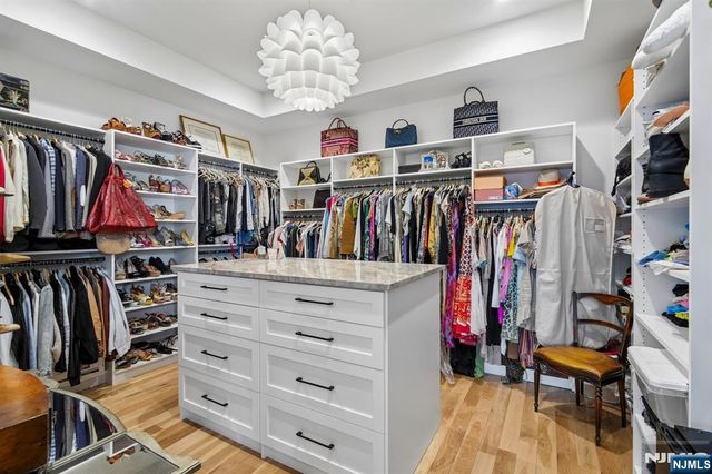 29 Roslyn Avenue, Englewood Cliffs, NJ 07632
