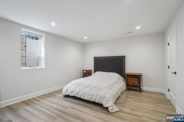 29 Roslyn Avenue, Englewood Cliffs, NJ 07632
