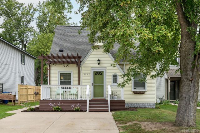 4042 Louella Drive, Waterford Charter Township, MI 48329