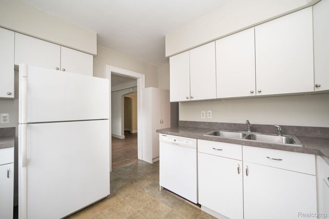 4042 Louella Drive, Waterford Charter Township, MI 48329