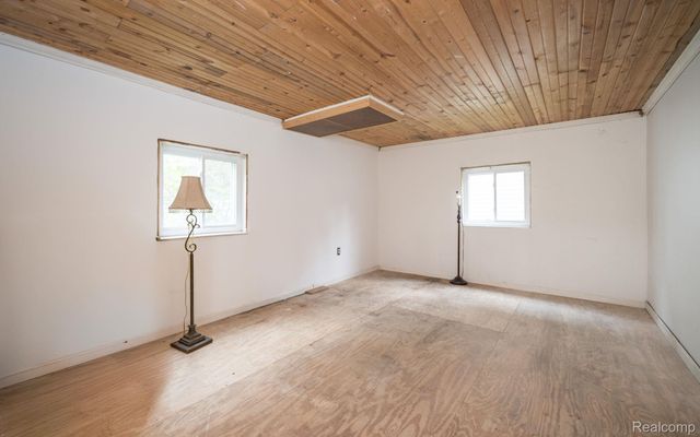 4042 Louella Drive, Waterford Charter Township, MI 48329