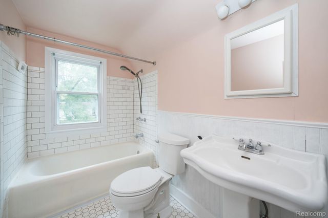 4042 Louella Drive, Waterford Charter Township, MI 48329