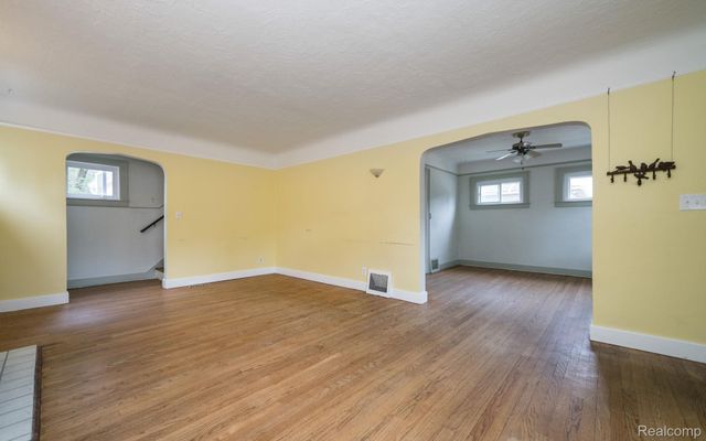 4042 Louella Drive, Waterford Charter Township, MI 48329