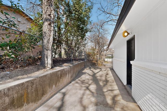 1900 Mimosa Drive, Arlington, TX 76012