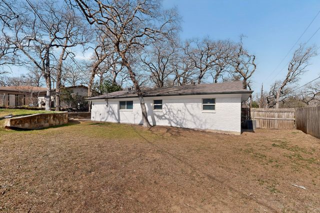 1900 Mimosa Drive, Arlington, TX 76012