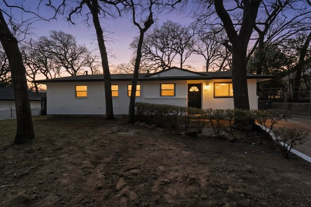 1900 Mimosa Drive, Arlington, TX 76012