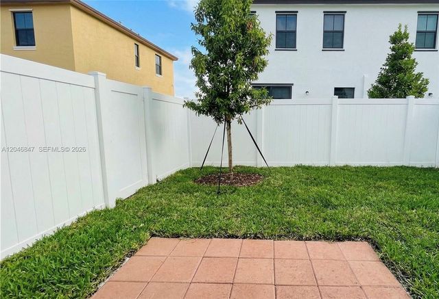 3338 W 112th St, Hialeah, FL 33018