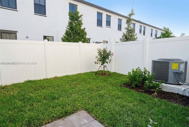 3338 W 112th St, Hialeah, FL 33018