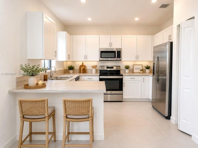 3338 W 112th St, Hialeah, FL 33018