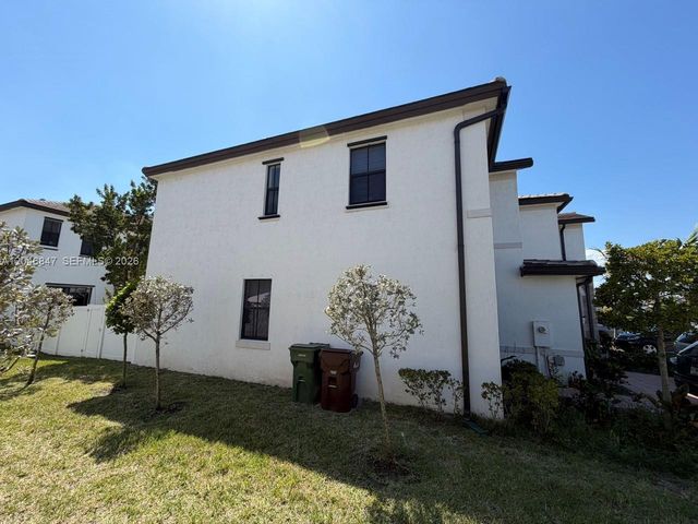 3338 W 112th St, Hialeah, FL 33018