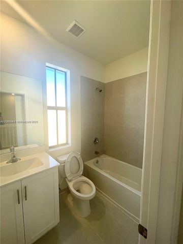 3338 W 112th St, Hialeah, FL 33018