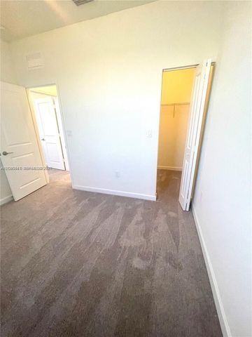 3338 W 112th St, Hialeah, FL 33018