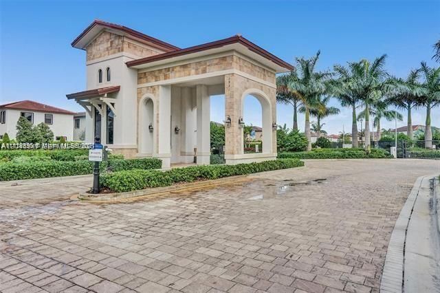 3338 W 112th St, Hialeah, FL 33018