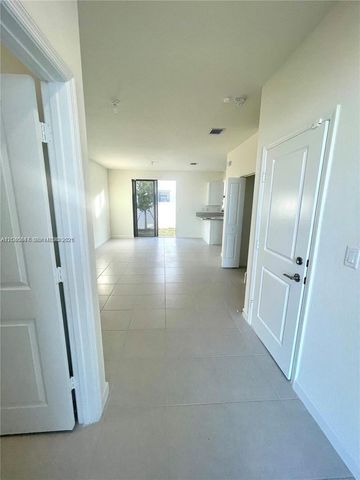 3338 W 112th St, Hialeah, FL 33018