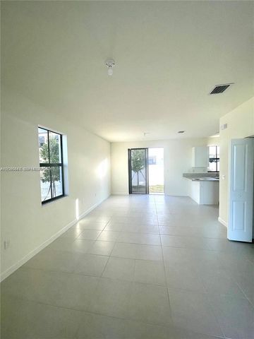 3338 W 112th St, Hialeah, FL 33018