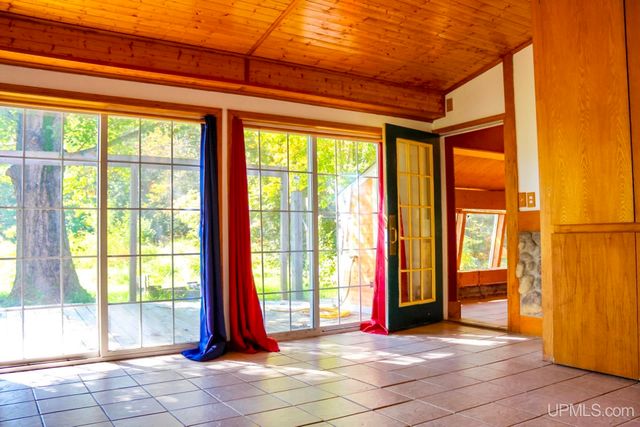 42936 Superior Road, Houghton, MI 49931