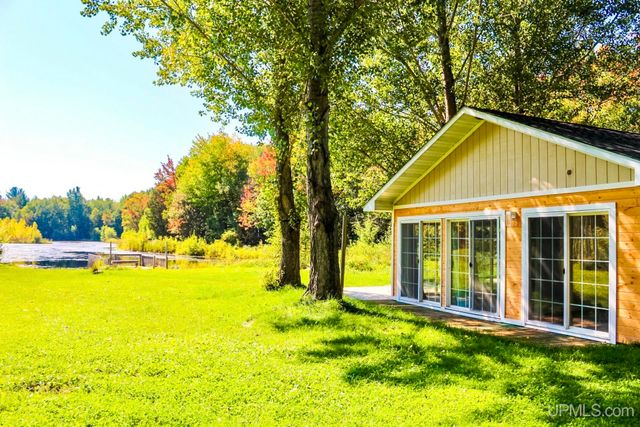 42936 Superior Road, Houghton, MI 49931